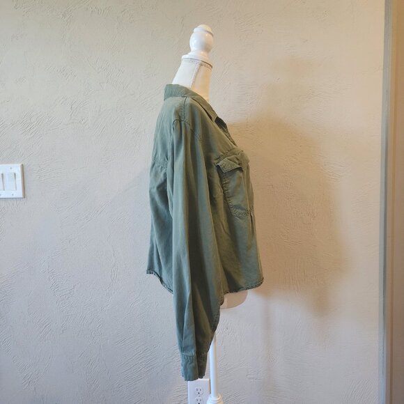 Universal Thread Cropped Button Up - Picture 3 of 5